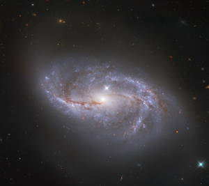 Galaxie spirală și corpul său ceresc.