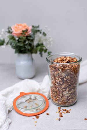 Granola și floare de trandafir roz — Floare de trandafir Fundal
