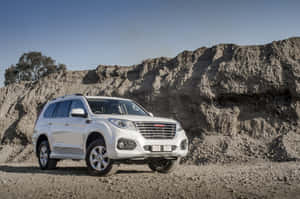 Haval SUV Stilat Parcat în Exterior — Surface Laptop Fundal