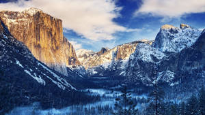 Munte în Valea Yosemite 4K wallpaper.