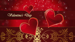 Trei inimi roșii contur auriu pe fundal roșu, cu sclipici și ornamente aurii și textul "Valentine's Day". — Chromebook Fundal
