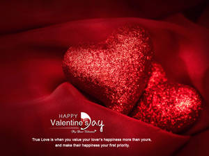 Două inimi sclipitoare una lângă alta pe o pânză roșie moale, cu textul „Happy Valentine's Day” dedesubt. — 4:3 Fundal