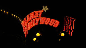 Fond de ecran Inscripția Planet Hollywood — Economisire baterie Fundal