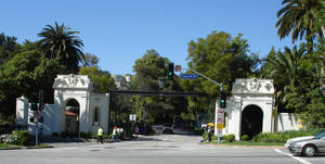 Tapet Intrare Bel-Air de pe Sunset Boulevard — Sunset Boulevard Fundal