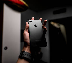 fotografie de focus superficială a unui iPhone 7 Plus negru — iPhone 8 Fundal
