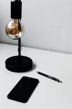 Birou iPhone cu lampă — Xiaomi Pad 8 Pro Fundal