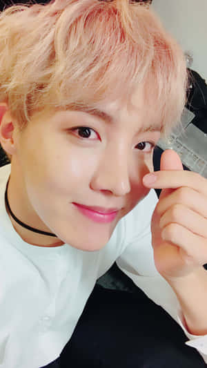 J-hope BTS Deget Inima — Bts Fundal