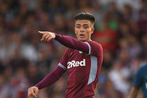 Jack Grealish arătând într-o direcție — Fotbal GIF Fundal