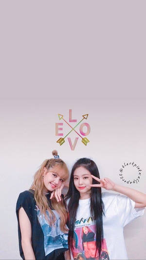 Lisa și Jennie de la Blackpink pe fundal alb cu săgeți și LOVE wallpaper