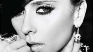 Fond de ecran Jennifer Love Hewitt Privire Fascinantă