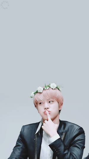 Jin drăguț din BTS în coroană de flori — Bts drăguț Fundal