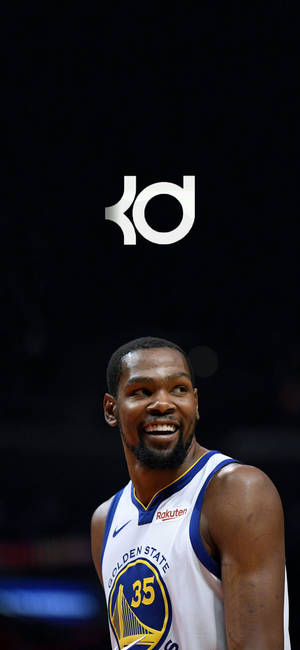 Fond de ecran Kevin Durant zâmbet și logo — iPhone 17 Pro Max Fundal