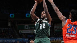 Fond de ecran Khris Middleton în Poziție de Aruncare — AMOLED Fundal