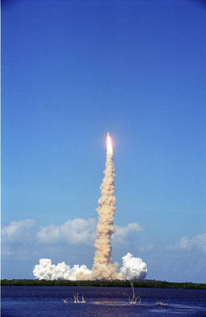 Lansarea majestuoasă a Ares I-X la Kennedy Space Center — Honor MagicPad 3 Pro 12.3 Fundal