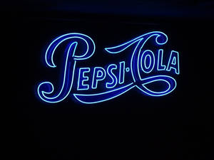 Fundal laptop cu neon estetic Pepsi Cola