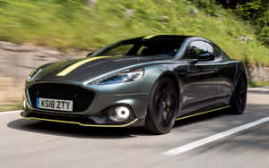 Legendă: Aston Martin Rapide S – O Fuziune între Putere și Lux — Steam Deck OLED Fundal