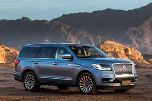 Lincoln Navigator 2018 pe Versantul Muntelui