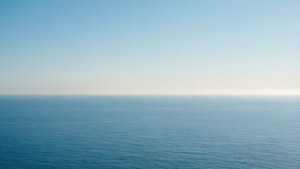 Orizont oceanic minimalist, cu degradeuri subtile de albastru. — Ocean Fundal