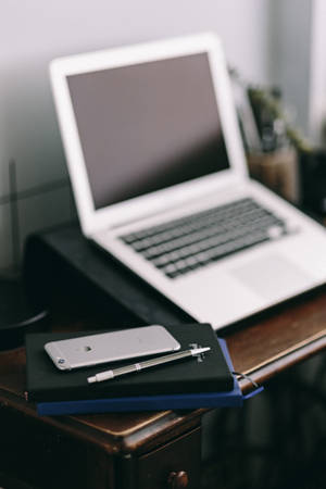 Loc de muncă iPhone cu jurnale — Xiaomi Pad 8 Pro Fundal