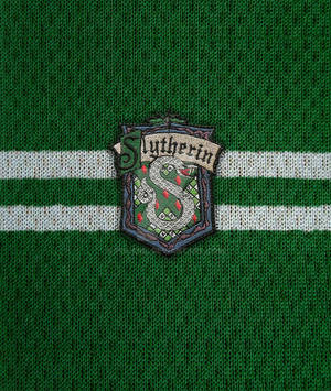 Fond de ecran material tricotat cu logo Slytherin — Motorola Razr 70 Ultra Fundal