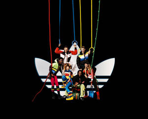 Fond de ecran Logo-ul Mărcii Adidas și Modele Adolescente — 5:4 Fundal