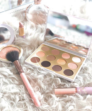 Fond de ecran Mac Cosmetics Snow Ball — Motorola Razr Ultra 2026 Fundal
