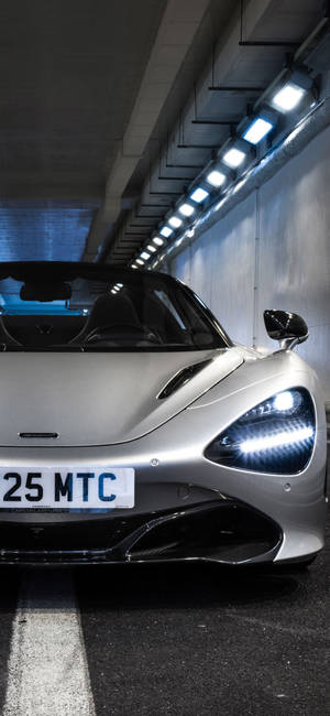 Mașină McLaren 720S Albă în Tunel Telefon — Mașini cool Fundal