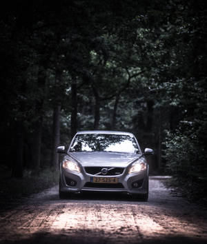 Fond de ecran mașină Volvo sedan gri în conduită — Galaxy Z Fold Fundal