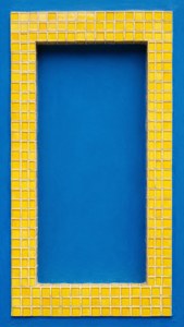 Yellow mosaic tile border on blue. — iPhone 5 Fundal