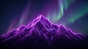 Siluetă de munte cu o auroră neon violet.