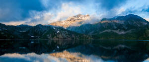 Wallpaper cu vedere la munte din Parcul Natural Regional al Pirineilor. — 3440x1440 Fundal