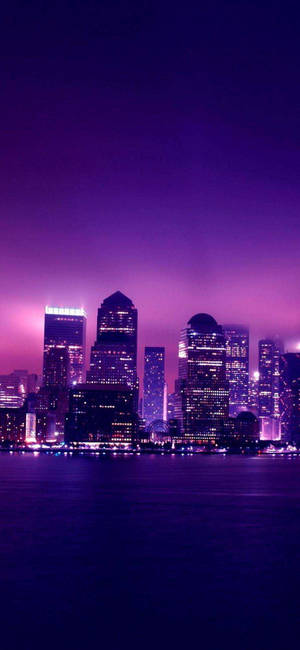 Neon Purple iPhone Peisaj Urban — iPhone 18 Pro Max Fundal