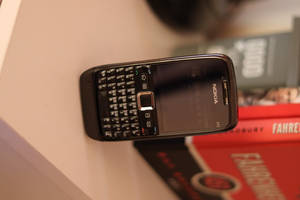 Nokia E71 Negru — Nokia Fundal