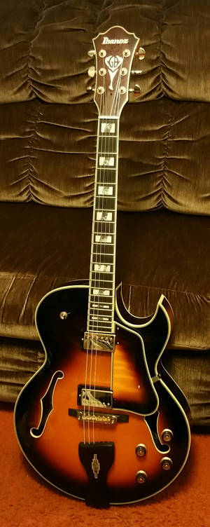Chitară acoustică neagră maro wallpaper pentru telefon — Galaxy Z Flip 6 Fundal