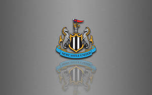 Fotografie de fundal pentru desktop cu logo-ul gri al clubului de fotbal Newcastle United.