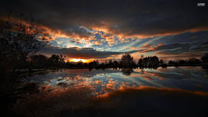 Fond de ecran Reflecție Apus Întunecat. — 2560x1440 Fundal