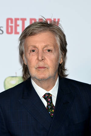 Paul McCartney purtând costum — Huawei MatePad 12 X (2025) Fundal
