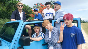 Tapet Poză de grup BTS în Saipan — Bts grup foto GIF Fundal