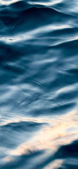 Calm Mobile — iPhone 13 Fundal