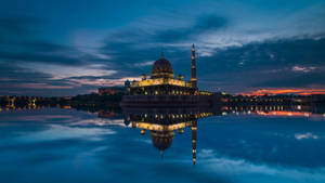 Reflexia Apei Jakarta wallpaper — Amurg Fundal