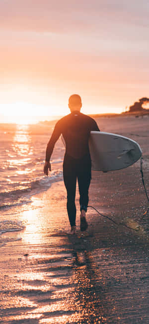 Siluetă de om cu placă de surf — Xiaomi 17 Pro Max Fundal