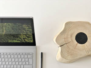 white and black laptop computer — Surface Fundal