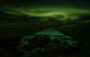 Spectaculoasă Auroară Boreală Verde Întunecată 4k