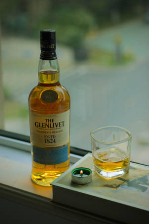 Sticlă de Whiskey The Glenlivet — Xiaomi Pad 8 Pro Fundal