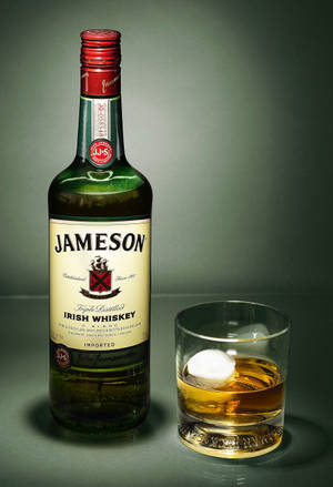 Sticlă și pahar de whisky Jameson — Xiaomi Pad 7 Ultra Fundal