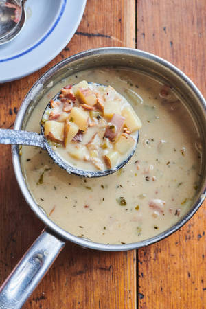 Supă Clam Chowder New England În Lingură De Argintărie — Huawei MatePad 12 X (2025) Fundal