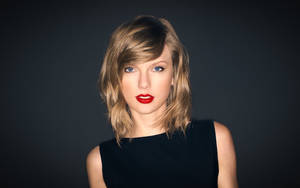 Taylor Swift top negru fără mâneci fotografie fundal.