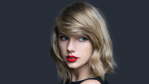 Privire inocentă din lateral – fundal minimalist Taylor Swift