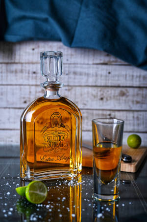 Tequila Seleccion Suprema și pahar de whisky — Xiaomi Pad 7 Ultra Fundal
