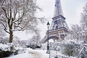 Fond de ecran Turnul Eiffel în iarna rece — Rece Fundal